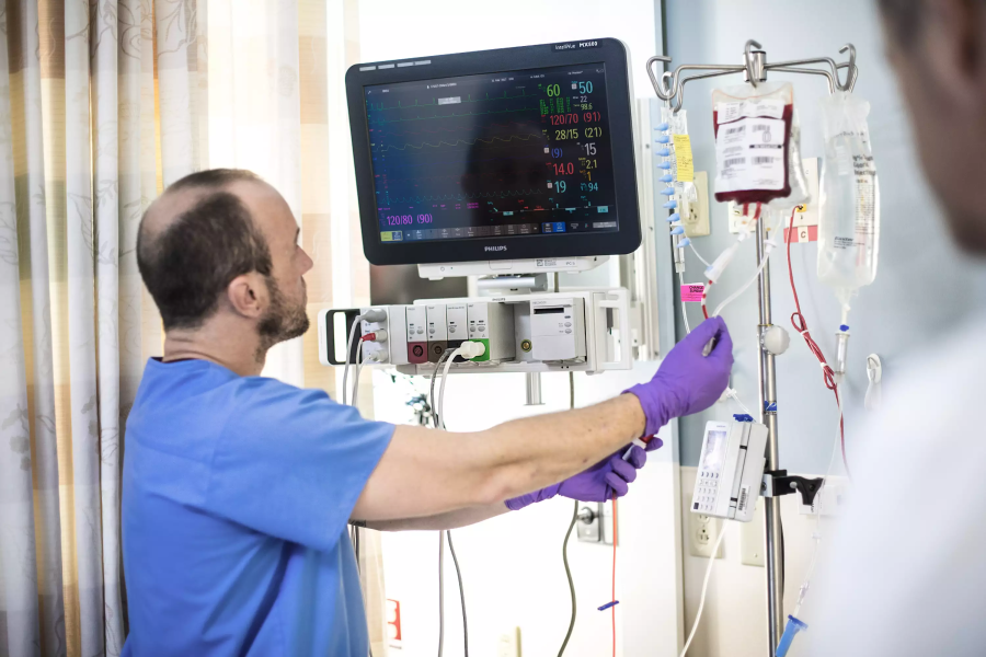 Многофункциональный прикроватный монитор пациента Philips IntelliVue MX550